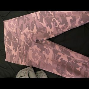 Lululemon Size 8 align 21 inch length in pink camo. Only worn once. No pilling